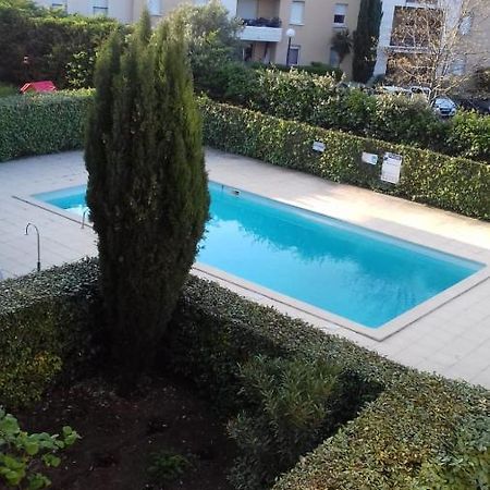 BEZIERS APPT CLIMATISE dans RESIDENCE AVEC PISCINE Extérieur photo